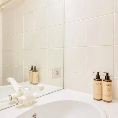 Stunning Seaview With Parking Apartment *